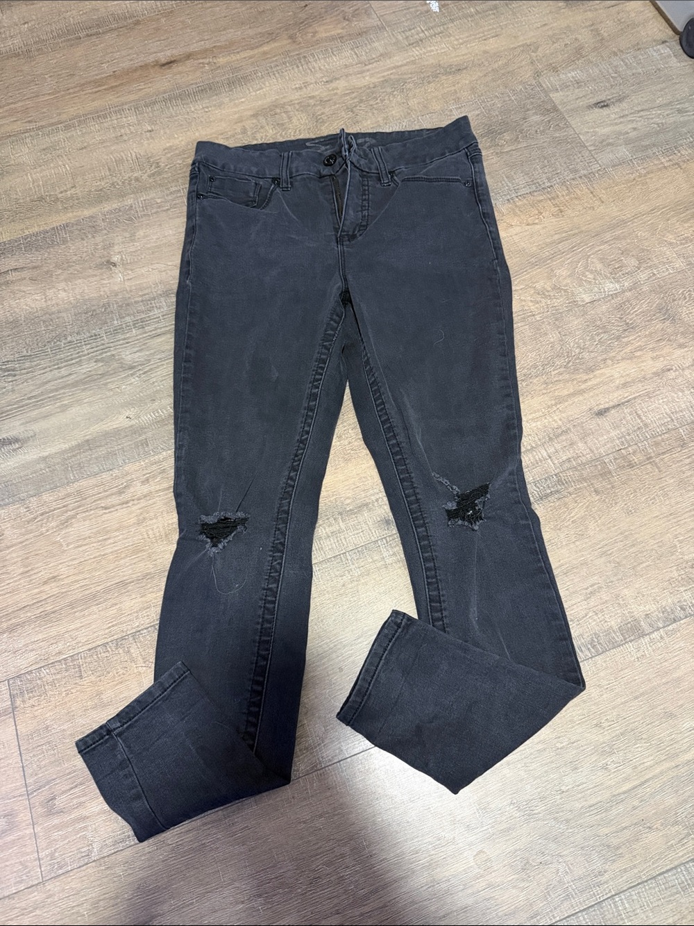 Seven7 Black Skinny Jeans with Distressed Knees